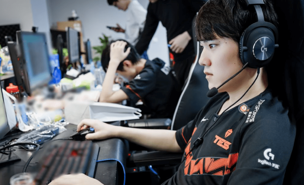 九游体育-JackeyLove意外战胜老鹰，反败为胜引爆全场！再创辉煌时刻-九游体育